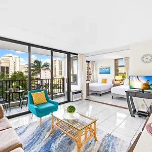 Waikiki Banyan Oasis With Partial Ocean View, 1-block To Beach, Free Parking Apartment Honolulu